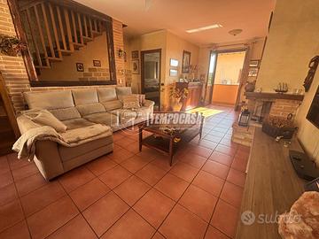 RIF.545 VILLA SU TRE LIVELLI CON DOPPIO SFOGO ESTE