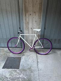 Bicicletta scatto fisso