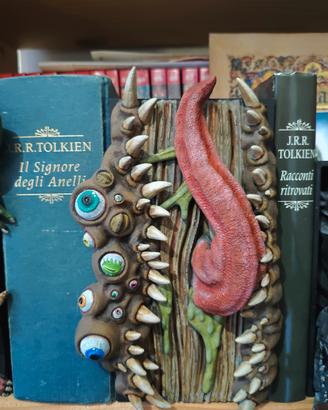 Book Nook Mimic dipinto a mano