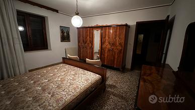 Camera da letto anni ‘50, radica di noce, Barocco