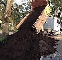 Trasporto terra per giardinoo orto 
