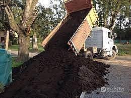 Trasporto terra per giardinoo orto 
