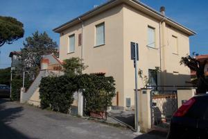 Bilocale 6 posti letto a Cecina mare