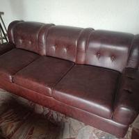 Divano e poltrone in pelle vintage 