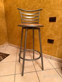 Sgabello girevole con schienale