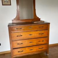 Mobile antico con specchio