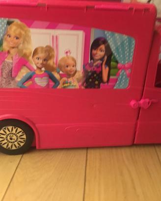 Barbie, camper con piscina e accessori completi