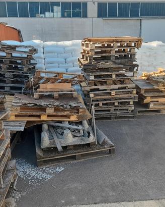 Bancali rotti uso legna