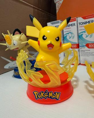 2 Pokémon PIKACHU Pose Diverse Sorprese Kinder