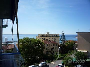 Appartamento centrale vista mare