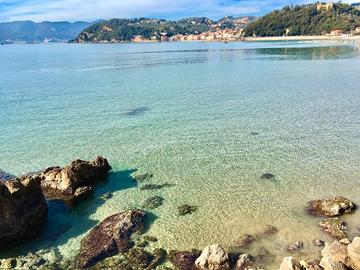 LERICI- LASTMINUTE. 50mt dal mare con giardino