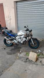 fz6 con scarico laterale 
