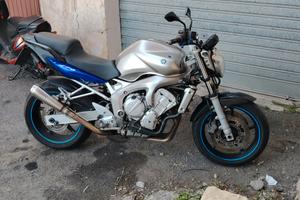 fz6 con scarico laterale 