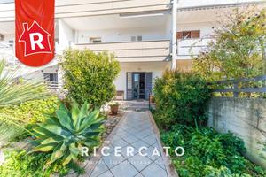 Bifamiliare con accesso indipendente, no spese con