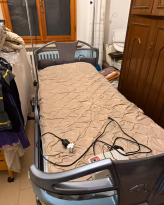 Lettino ospedaliero per degenza
