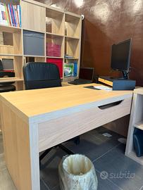 Scrivanie per ufficio piu librerie IKEA