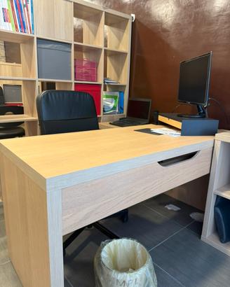 Scrivanie per ufficio piu librerie IKEA