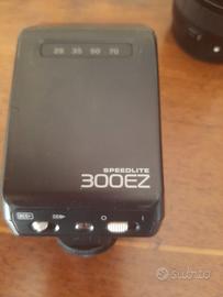 Macchina fotografica con obiettivi, flash,borsa