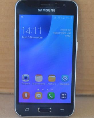 Samsung Galaxy J1 6 Duos con doppia slot per SIM