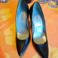 Scarpe nere con tacco cuoio