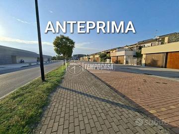Villetta a Schiera con Cortile e Ampio Garage