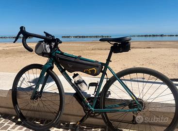 Bici gravel misura 54 + borse + navigatore