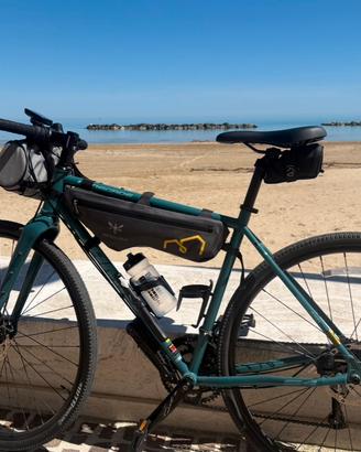 Bici gravel misura 54 + borse + navigatore