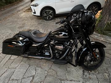 Harley Davidson street glide 114 SOLO 6900 km