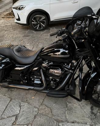 Harley Davidson street glide 114 SOLO 6900 km