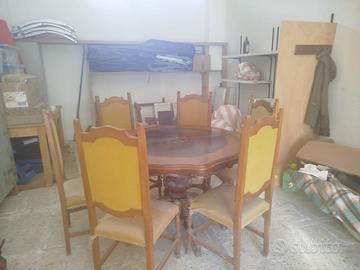 Tavolo con sei sedie