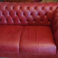 Divano 2 posti stile Chesterfield in pelle 