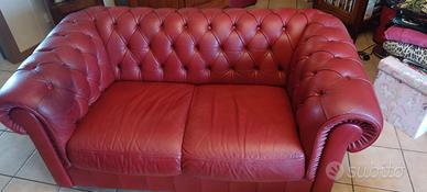 Divano 2 posti stile Chesterfield in pelle 