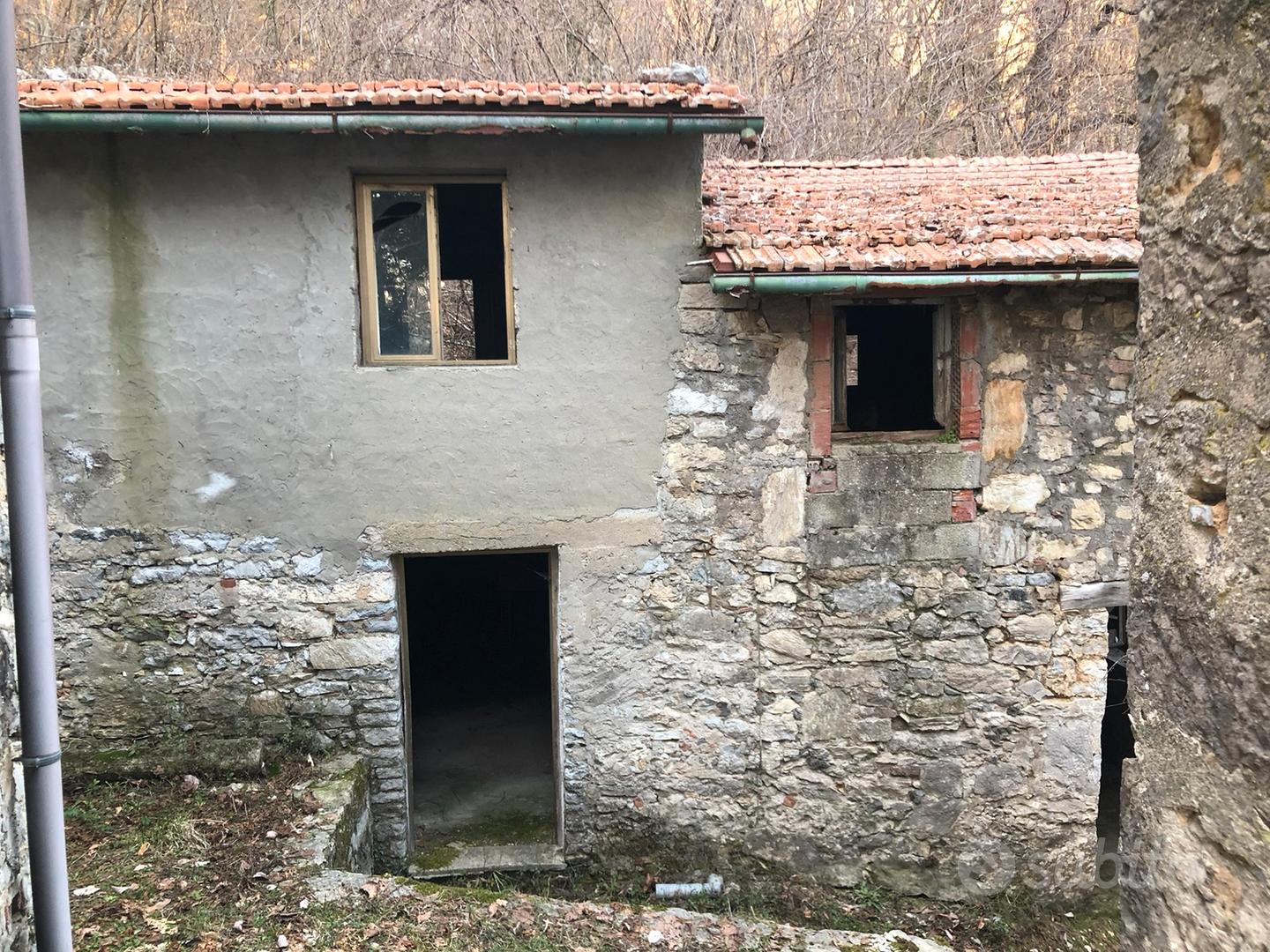 casale con strada e terreno - Vista 2