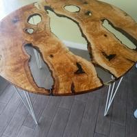 Tavolo legno ulivo e resina eposdifica