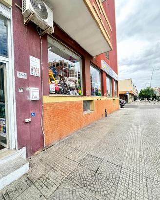 Locale commerciale con 6 vetrine fronte strada