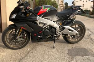 Aprilia rsv4 1100 factory