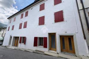 CASA SEMINDIPENDENTE A CISON DI VALMARINO