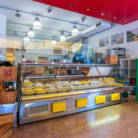 Negozio vetrinato: via facciolati