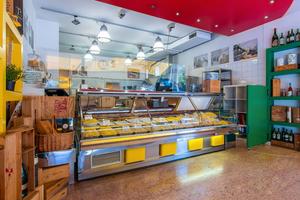 Negozio vetrinato: via facciolati