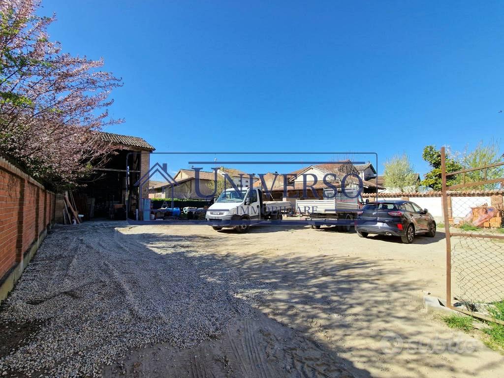 Rustico / Casale di 240 m² con più di 5 locali e b - Altro