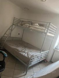 Letto a castello sotto matrimoniale sopra singolo