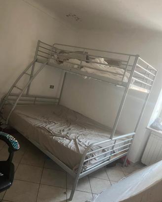 Letto a castello sotto matrimoniale sopra singolo