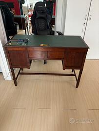 Scrivania 800 restaurata