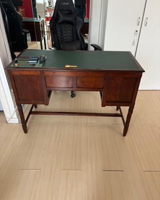 Scrivania 800 restaurata