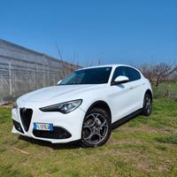 Stelvio 2.2 Q4 Executive 2017