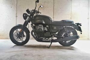 Moto Guzzi V7 III Stone