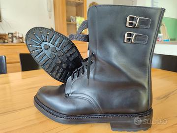 Scarponi anfibi militari