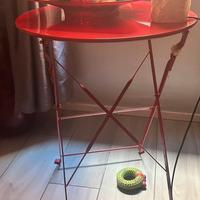 Tavolino in ferro verniciato rosso