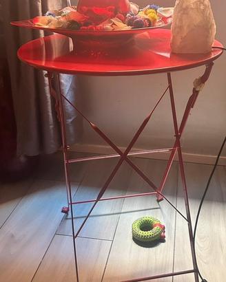 Tavolino in ferro verniciato rosso