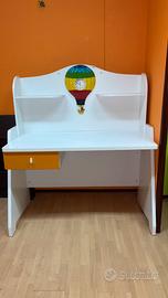 Scrivania per bambini con orologio integrato